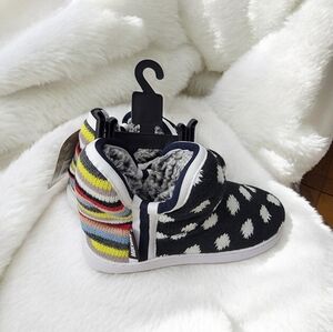 Muk Luks women's size 5-6 Brand New with original tags.Muk Luks women's.…